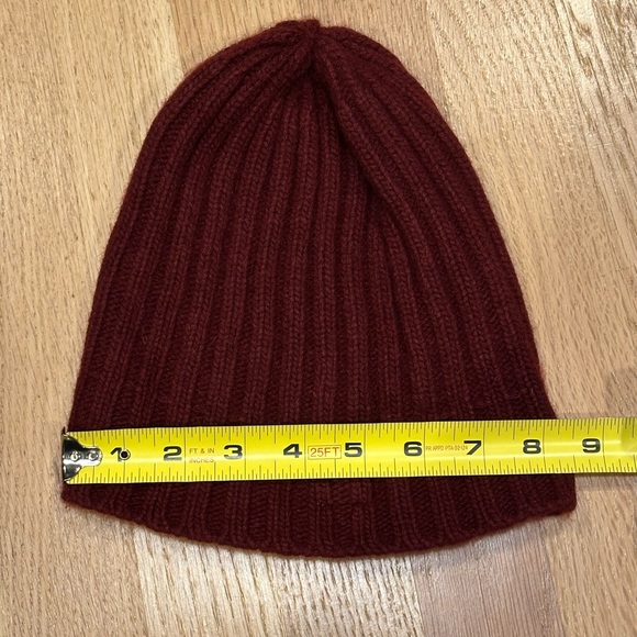 Coach Cable Knit Lambs Wool Beanie Cap One Size Burgundy - Picture 3 of 7